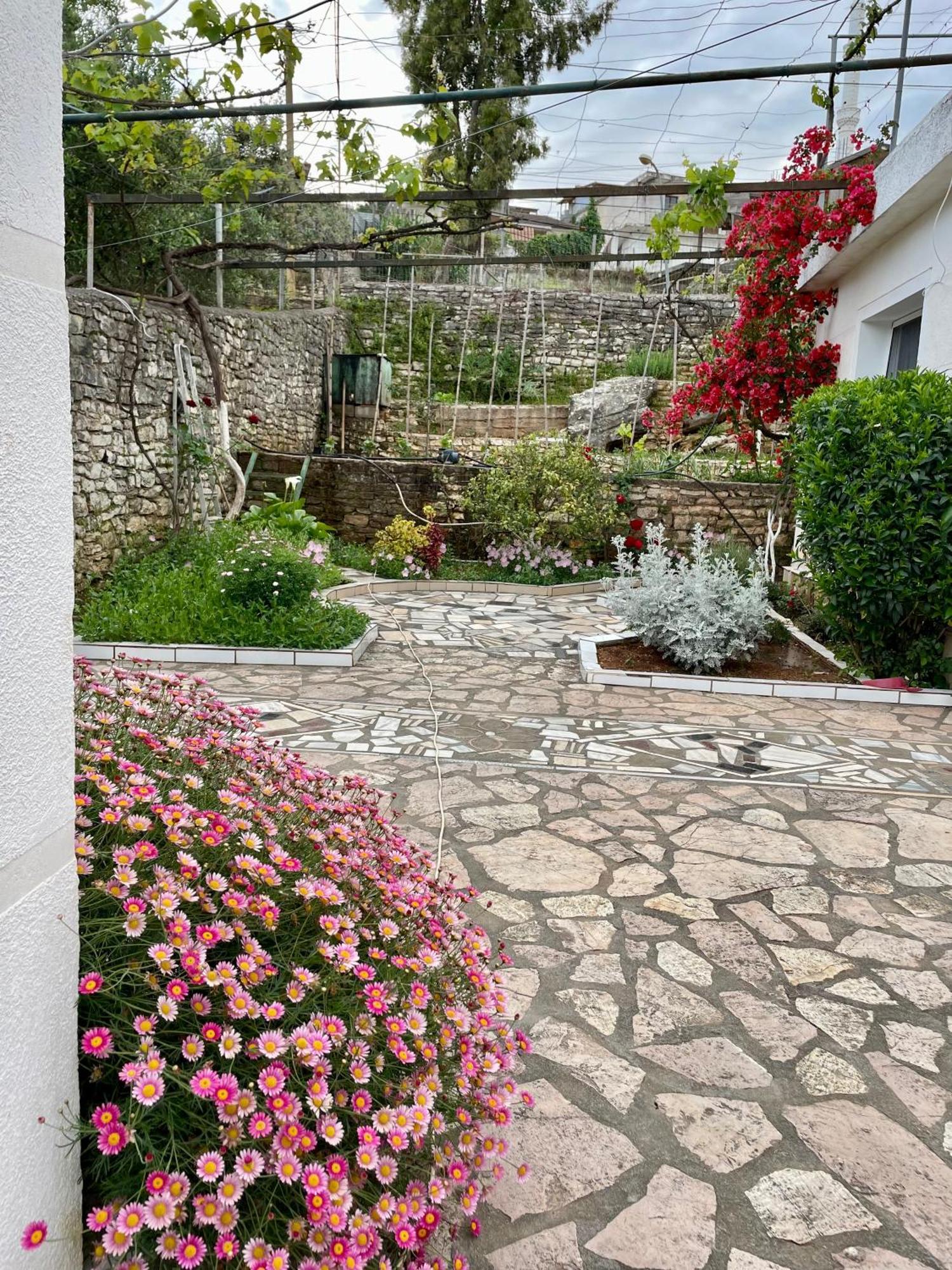 Flora'S Place Σαράντα Εξωτερικό φωτογραφία